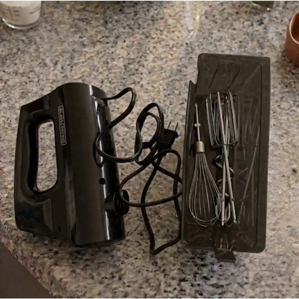 BLACK+DECKER 5-Speed Hand Mixer with Extra Turbo Power and Storage‎ Container
